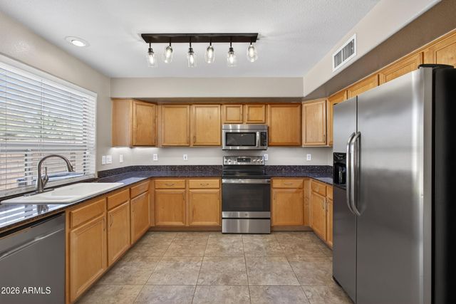 812 E LOVEGRASS Drive, San Tan Valley, AZ 85143