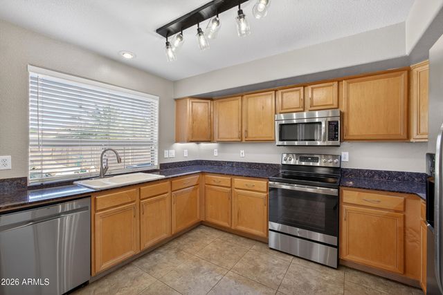 812 E LOVEGRASS Drive, San Tan Valley, AZ 85143