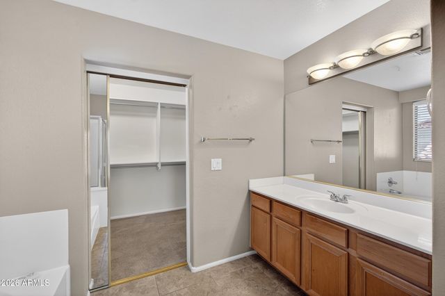 812 E LOVEGRASS Drive, San Tan Valley, AZ 85143