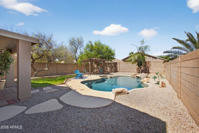 812 E LOVEGRASS Drive, San Tan Valley, AZ 85143