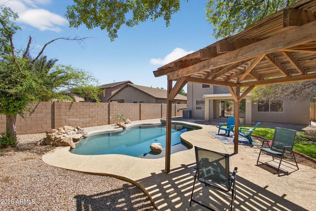 812 E LOVEGRASS Drive, San Tan Valley, AZ 85143