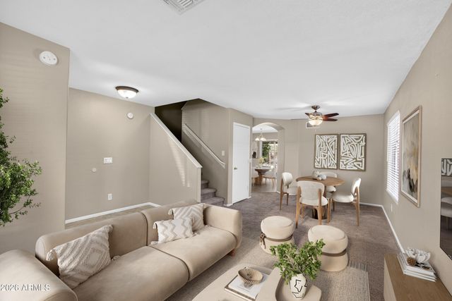 812 E LOVEGRASS Drive, San Tan Valley, AZ 85143