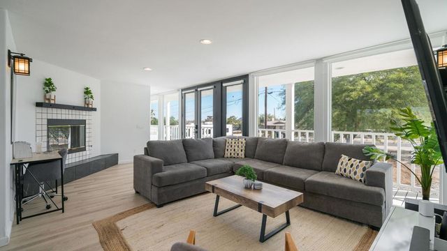 6946 Lennox Avenue, Yucca Valley, CA 92284