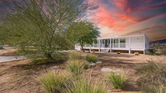 6946 Lennox Avenue, Yucca Valley, CA 92284