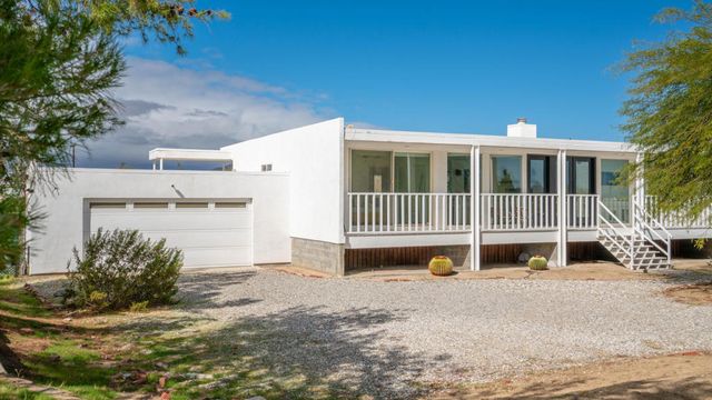 6946 Lennox Avenue, Yucca Valley, CA 92284