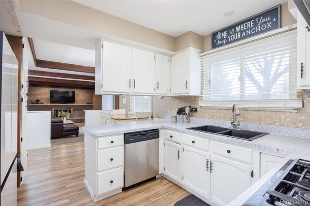 11808 Harbor Lane, Van Buren Charter Township, MI 48111