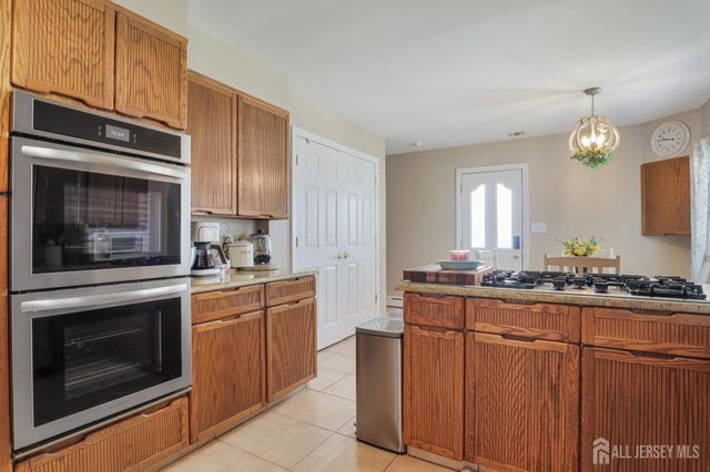 28 Colton Road, Edison, NJ 08817
