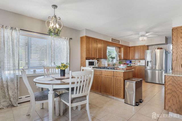 28 Colton Road, Edison, NJ 08817