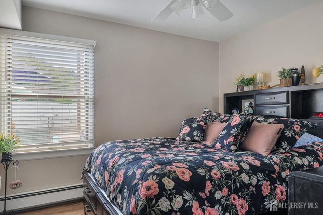 28 Colton Road, Edison, NJ 08817