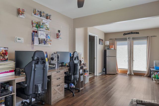 28 Colton Road, Edison, NJ 08817