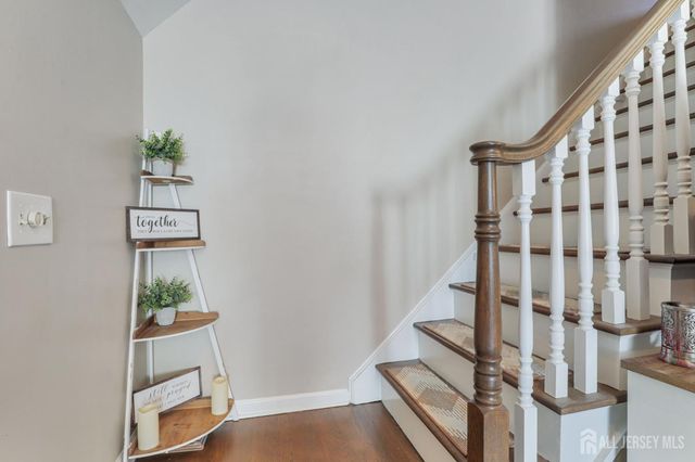 28 Colton Road, Edison, NJ 08817
