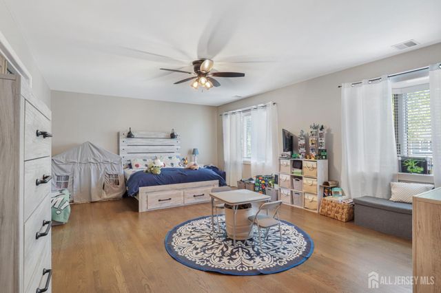 28 Colton Road, Edison, NJ 08817
