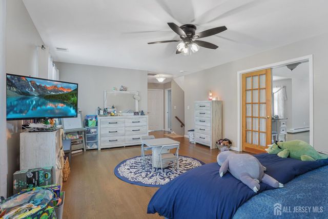 28 Colton Road, Edison, NJ 08817