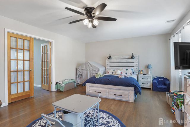 28 Colton Road, Edison, NJ 08817