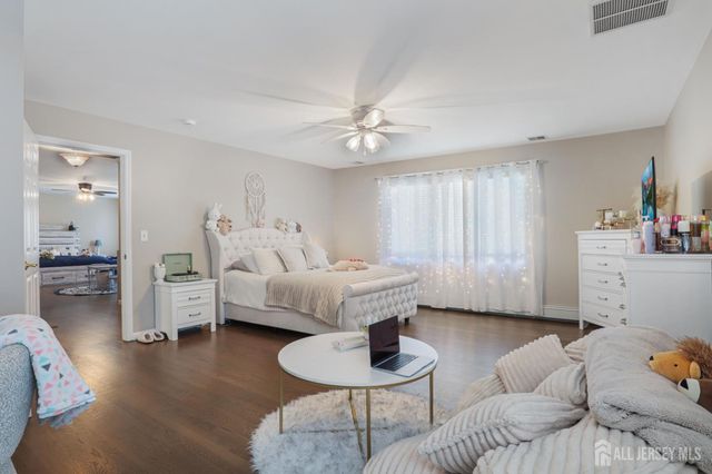 28 Colton Road, Edison, NJ 08817