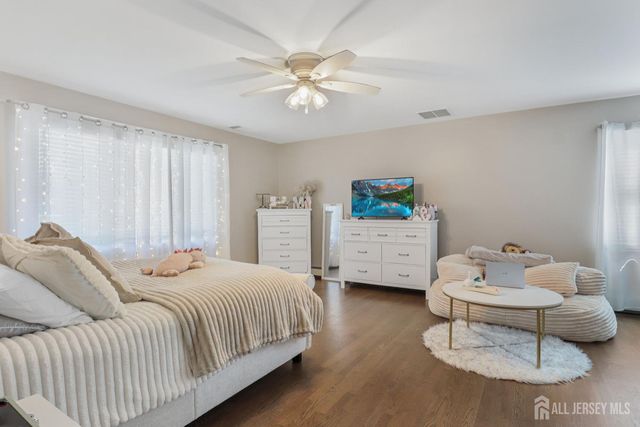 28 Colton Road, Edison, NJ 08817