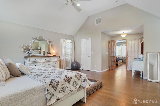 28 Colton Road, Edison, NJ 08817