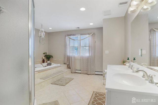 28 Colton Road, Edison, NJ 08817