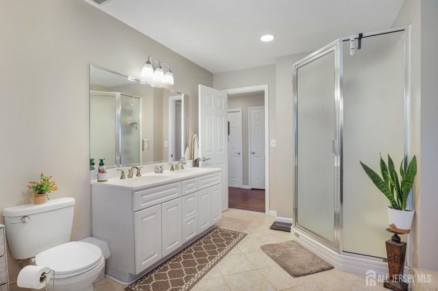 28 Colton Road, Edison, NJ 08817