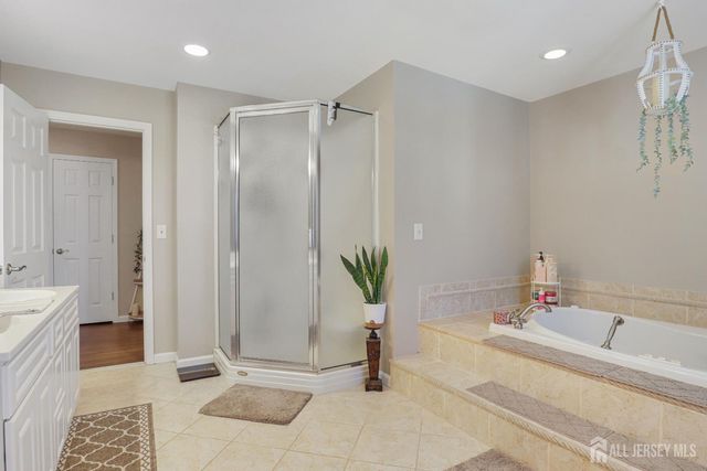 28 Colton Road, Edison, NJ 08817