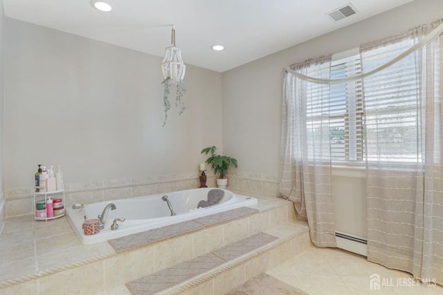28 Colton Road, Edison, NJ 08817