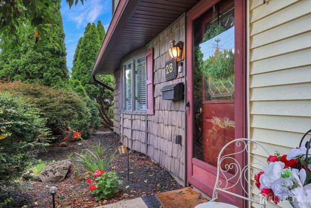 28 Colton Road, Edison, NJ 08817