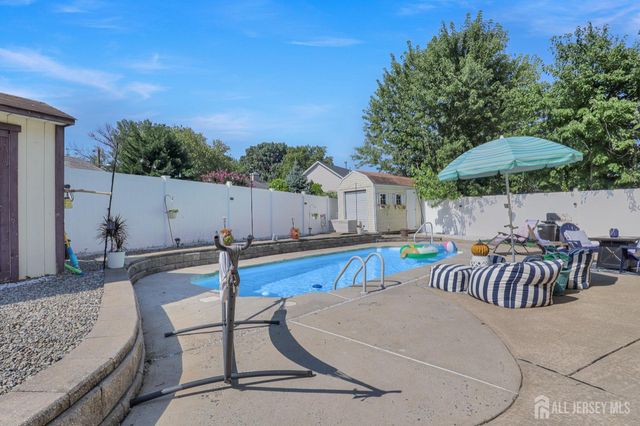 28 Colton Road, Edison, NJ 08817