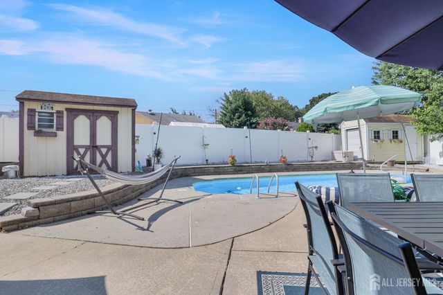 28 Colton Road, Edison, NJ 08817