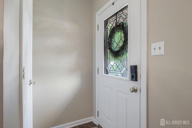 28 Colton Road, Edison, NJ 08817