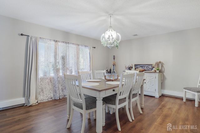 28 Colton Road, Edison, NJ 08817