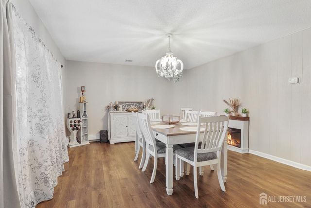 28 Colton Road, Edison, NJ 08817