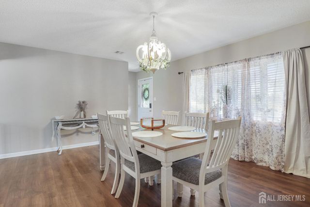 28 Colton Road, Edison, NJ 08817