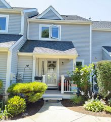 553 White Cliff Dr 553, Plymouth, MA 02360