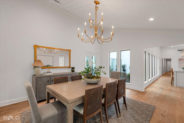 615 Robert Travis Drive, Shreveport, LA 71106