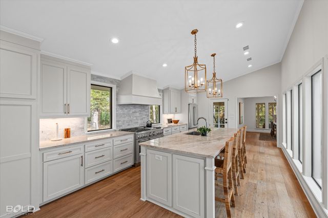 615 Robert Travis Drive, Shreveport, LA 71106