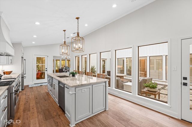 615 Robert Travis Drive, Shreveport, LA 71106