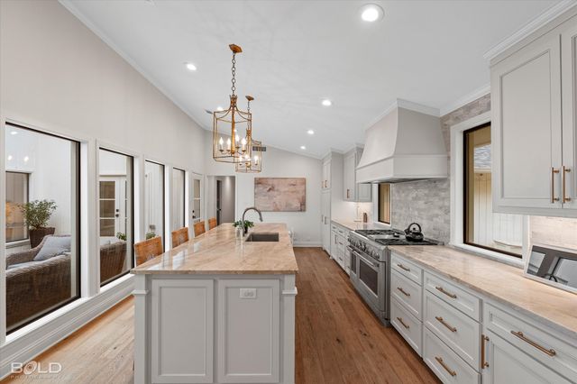 615 Robert Travis Drive, Shreveport, LA 71106