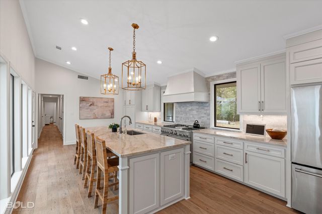 615 Robert Travis Drive, Shreveport, LA 71106