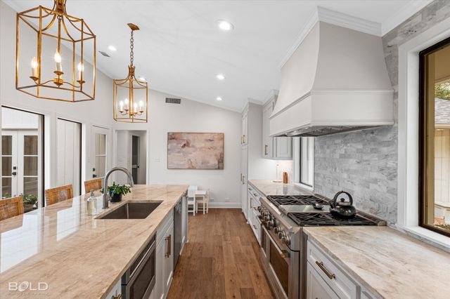 615 Robert Travis Drive, Shreveport, LA 71106