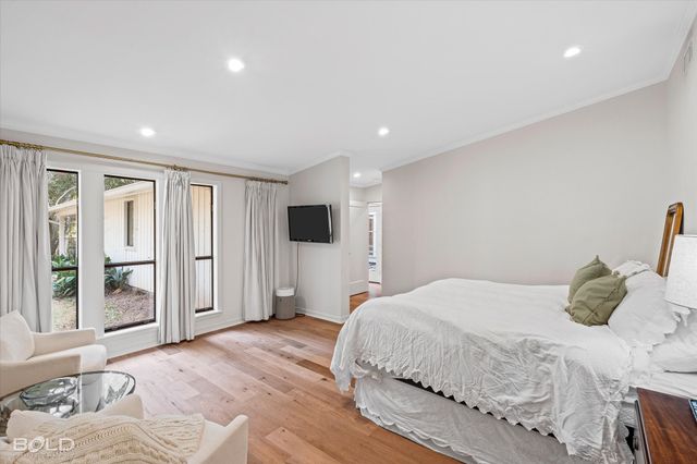 615 Robert Travis Drive, Shreveport, LA 71106