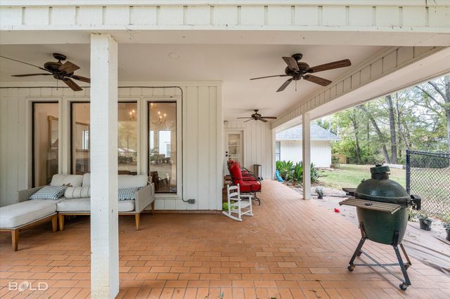 615 Robert Travis Drive, Shreveport, LA 71106