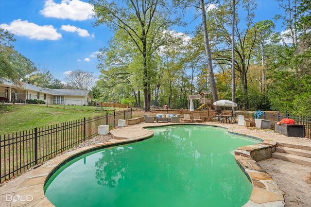 615 Robert Travis Drive, Shreveport, LA 71106