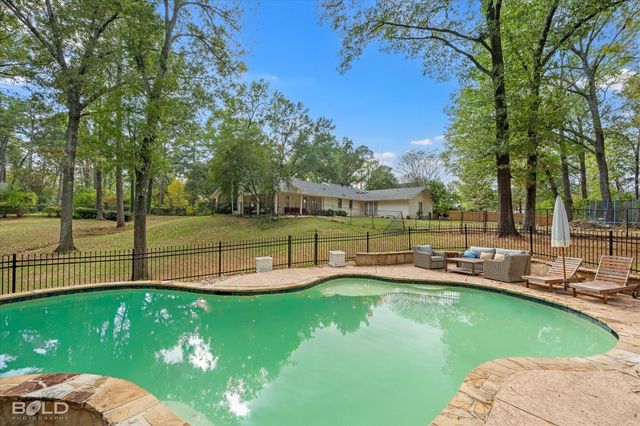 615 Robert Travis Drive, Shreveport, LA 71106