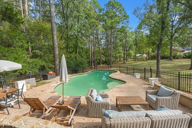 615 Robert Travis Drive, Shreveport, LA 71106