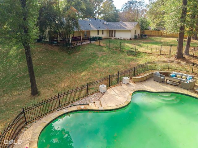 615 Robert Travis Drive, Shreveport, LA 71106