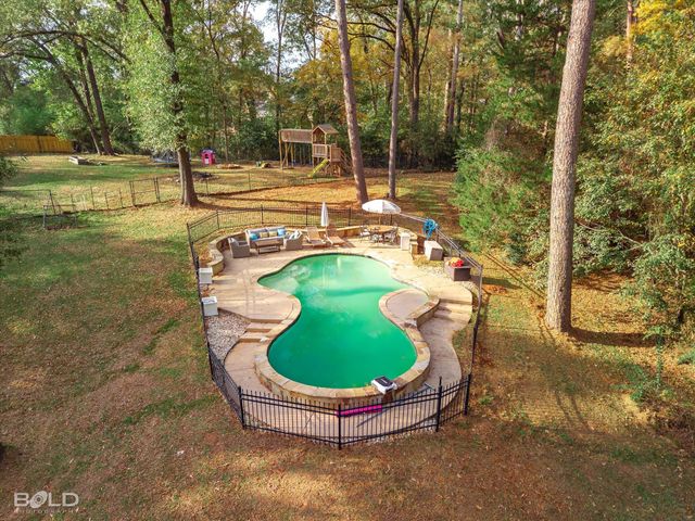 615 Robert Travis Drive, Shreveport, LA 71106