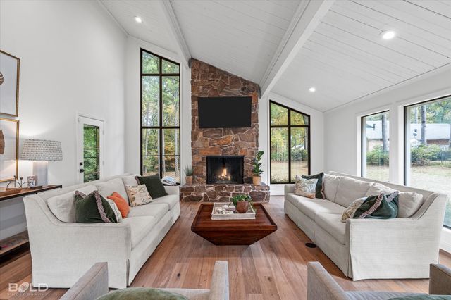 615 Robert Travis Drive, Shreveport, LA 71106