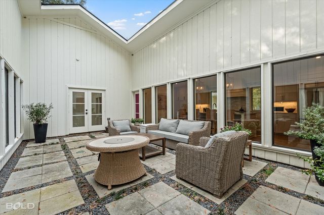 615 Robert Travis Drive, Shreveport, LA 71106