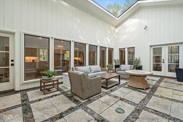 615 Robert Travis Drive, Shreveport, LA 71106