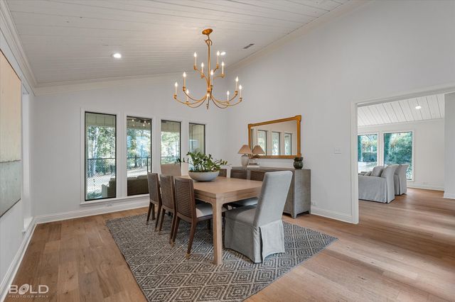 615 Robert Travis Drive, Shreveport, LA 71106